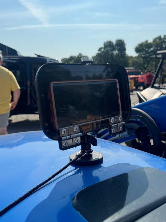 ADJUSTABLE CALLHAUL ON A BLUE TRACTOR HOLDING A PINK PHONE